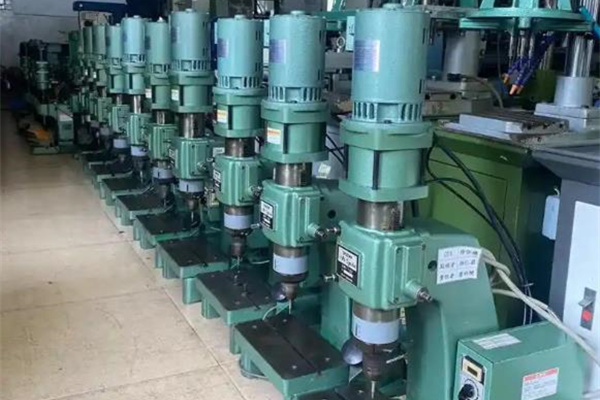 鉚釘機如何調整壓力？碩峰這樣說！